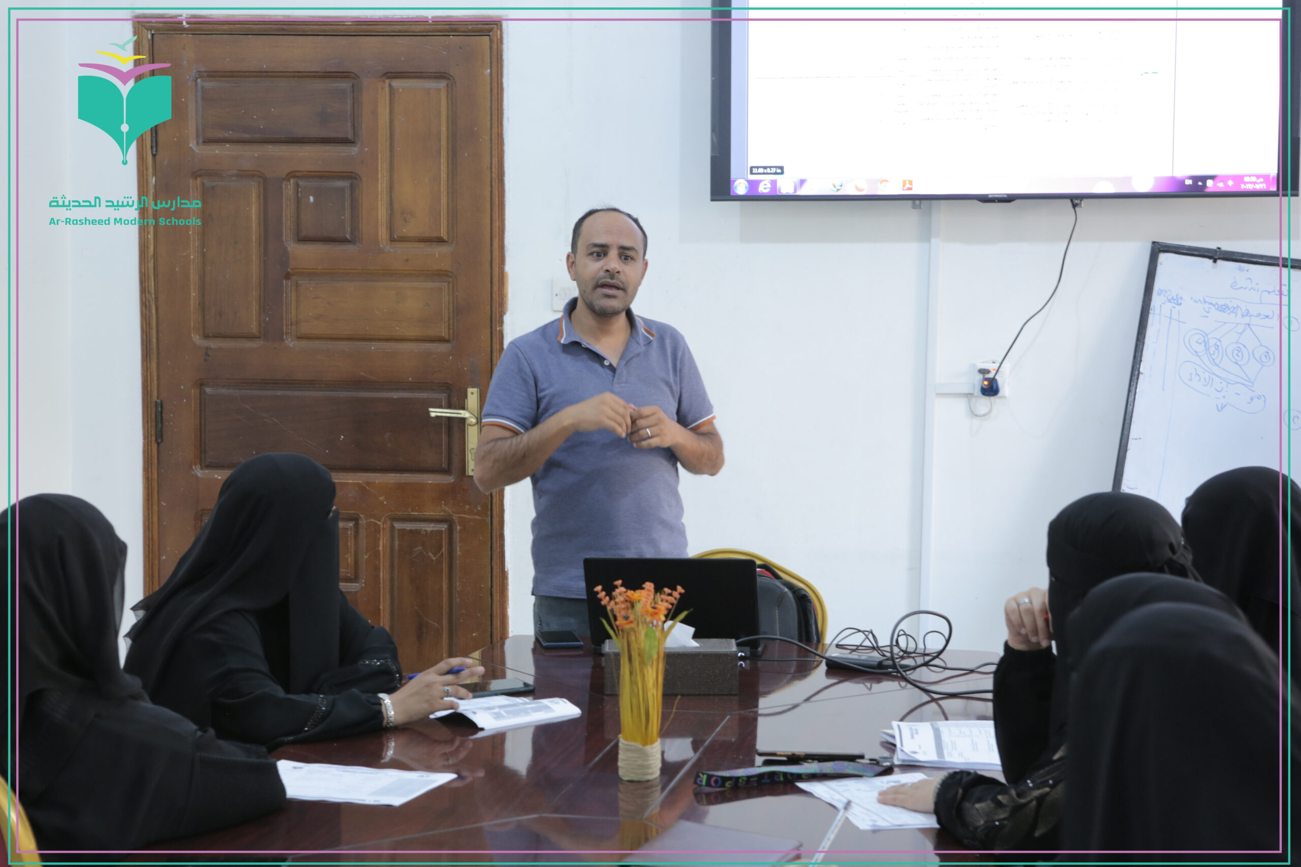The English Development Section has Held its First Meeting with English Mentors