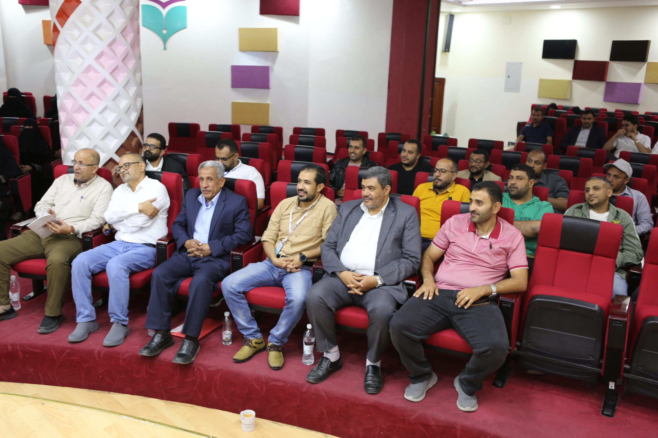 تدشين أول دليل للأنشطة المدرسية والخدمة الإجتماعية ولائحة الانضباط السلوكي في مدارس الرشيد الحديثة